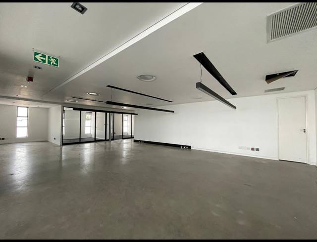 2,592M² OFFICE TO LET IN BRYANSTON